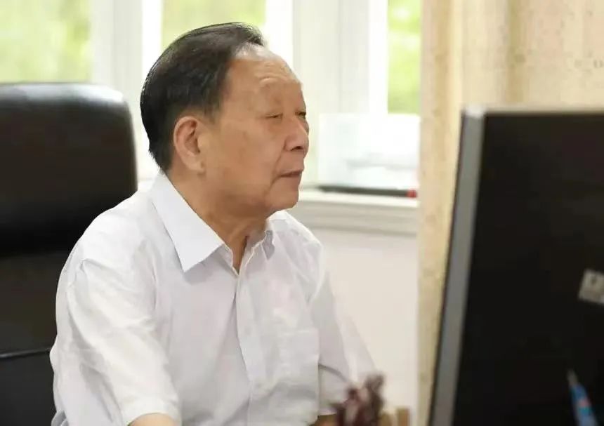 李德仁院士.jpg