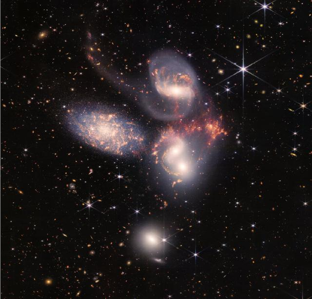 第四张：史蒂芬五重星系_副本.jpg